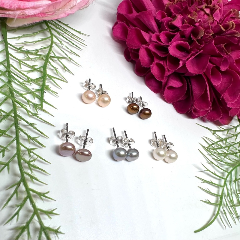 NEW⚜️Freshwater Cocoa Pearl Stud Earrings - Picture 8 of 8